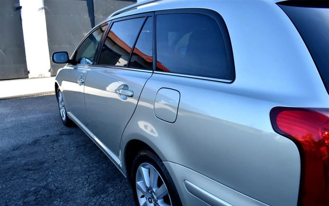 Toyota Avensis cena 18900 przebieg: 220000, rok produkcji 2006 z Elbląg małe 704